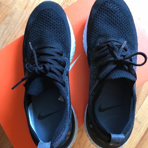le scarpe nike epico reagire flyknit donne scarpe da corsa poshmark le scarpe nike epico reagire flyknit donne scarpe da corsa poshmark